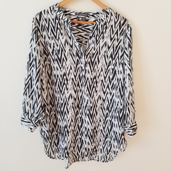 S/I STUDIO Chevron v-neck top - Picture 1 of 4